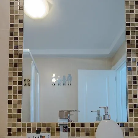 Apartmán Flatguest - Adelfas 15 *