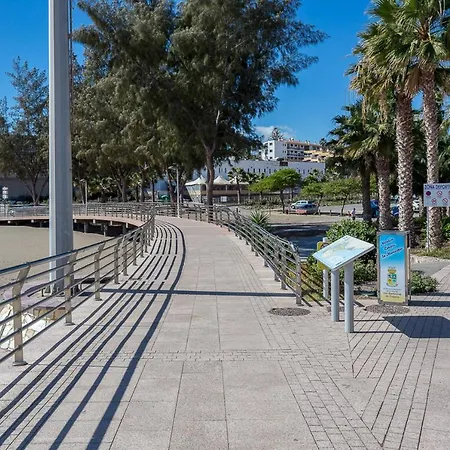Apartmán Flatguest - Adelfas 15 *